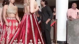 SRK Daughter Suhana Khan with her bestie Khushi Kapoor...????_ Bollywoodlogy _ Honey Singh Songs.