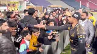 Babar Azam Match Kune ke bad Apne fans ky Sarah Azam Khan selfie #babarazam #khulkekhel #pakistan.