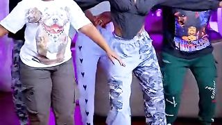 Kenyan dancers