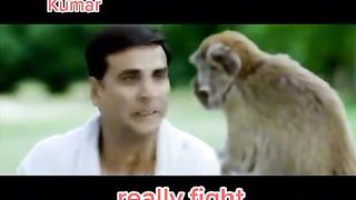 Monkey vs Akshay Kumar fighting