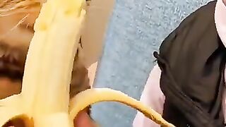 Ужас! Какой жадный Кот однако.Жесть.Ролик с Интернета.