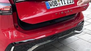 Trunk features and retractable towing hook in the all-new VW Tiguan