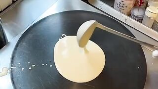 【名古屋 クレープ】いちごホイップをたっぷり使った3匹の子ぶたクレープ