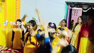 ڈانس دیکھو اس کا