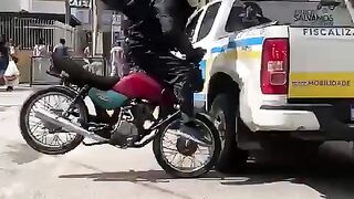 Quando você vai fazer uma entrega e acaba virando a entrega kkkkk