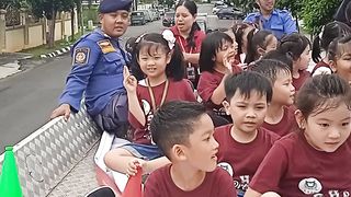 Jalan jalan naik mobil pemadam