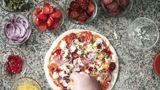 "Perfecting Pizza: Insider Tips and Delectable Recipes"