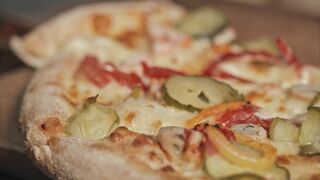 "Unlocking Pizza Perfection: Insider Tips and Tempting Recipes"