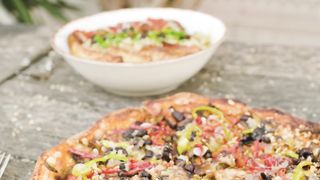 "Pizza Mastery: Insider Tips and Savory Recipes"