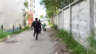 Задержание подозреваемого в убийстве 8-летнего мальчика попало на видео