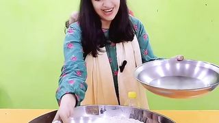 Flip the bottle and eat food