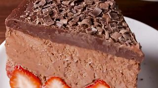 super delicious strawberry chocolate sponge cake