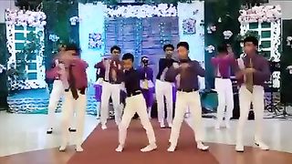 Destiny Apwo dancer team