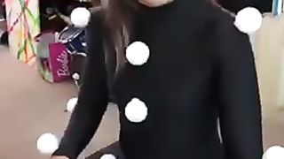 A spectacular video with a constant change of outfits
