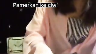 Trik Sulap Karet Berpindah Tangan Sehari Jago Sulap