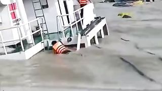 ship sank in water no one to save