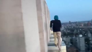 Roof surfers