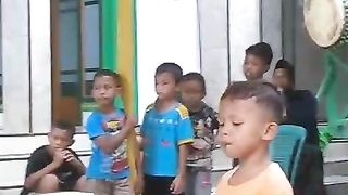 Si bocil lagi lomba