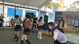 What a Cute Girlband!!! They have a Nice Dress and Cute dance