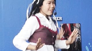 Cute and Pretty!!! She is Good Dancer!!!
