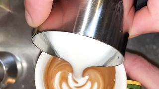 Swan latte art