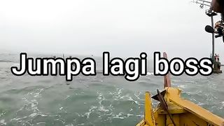 the excitement of fishing in the sea waves