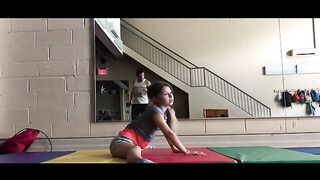 Treinamento de alongamento e acrobacia para crianças
