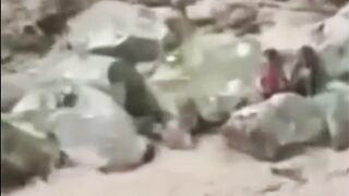 flood 2022 in Pakistan | two baby girls surrounded by flood but luckily save |