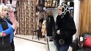 В МАГАЗИН
