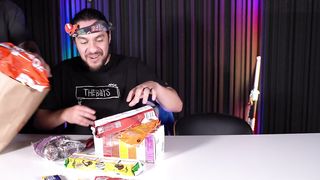 AUSSIE SNACKS with EddieVR