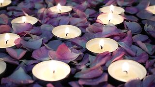 Roses and candles floating in a wedding decoration