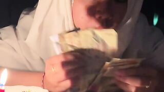 beautiful pocong counts the money she has earned#fyp