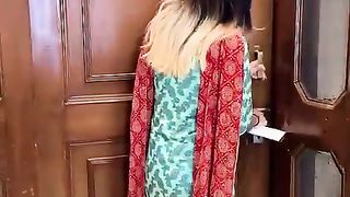 Salary ke badle 100 kiss ???? #comedyshorts #youtubeshorts