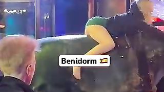 Menina no Touro Mecânico,Maluco!