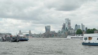 sailing-on-the-river-thames-in-london