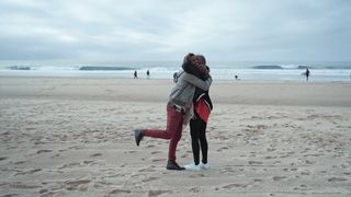 friends-meeting-at-the-beach