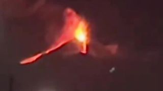 Huge lava flows move towards the city! Powerful eruption of Mount Etna in Sicily