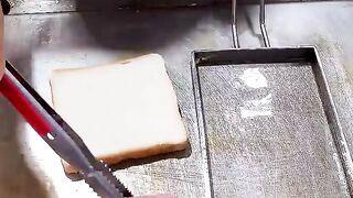 계란말이 토스트 안에는 뭐가 들어 가나-what do you see in rolled toast #shortsvideo