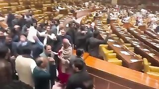 The Voice of Chore Hy Sara Tabbar Chor Hy in The Parliment House of Pakistan