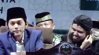 Gus iqdam bersama Gus samsudin terharu