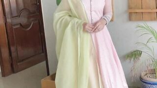 sara_khan_dress