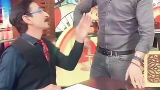 Hain???? @iftikharthakur9 #foryou #foryourpage #tiktoker #viral #funnyvideos #iftekharthakur #pakistantiktok #tiktok