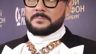 КИРКОРОВ ПАТРИОТИЧЕСКИЙ АЛЬБОМ ЖДАТЬ НЕ НУЖНО.