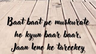 Baat baat par muskurate ho