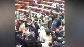 In the Assembly, Jamsheddasti will arrive in front of Shehbaz Sharif with a brush and polish, see what happened?