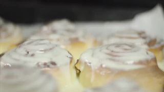 Секрет и История рецепта легендарной булочки с корицей Синнабон _ Cinnabon.