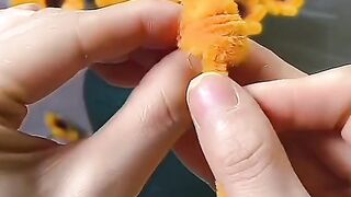 Handmade diy pipe cleaner dasiy flowers