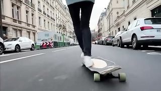 Cruising on the Parisian street with the perfect setup