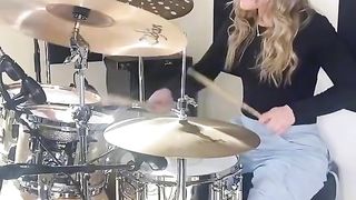 This girl shook the world with the best rudiments