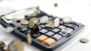 Falling coins over a calculator